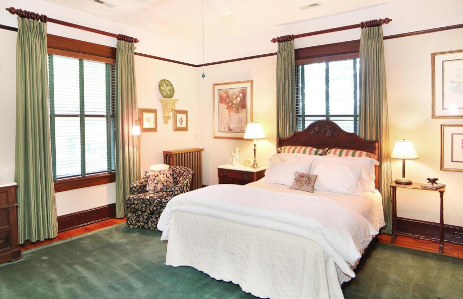 Double Oaks Bed & Breakfast Bed and Breakfast Greensboro Esterno foto